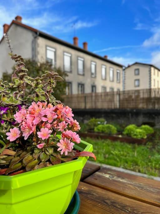 A L'Ancienne Ecole Apartment Saint-Ours  Bagian luar foto